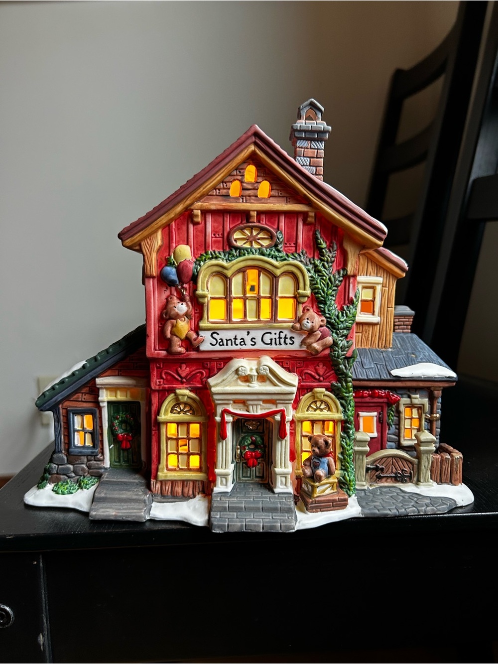 Heartland Valley Village Santa’s Gifts Porcelain House 2000 Limited Edition